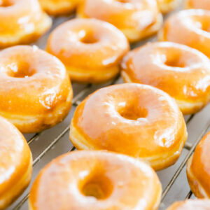 randy’s-donuts-turns-70-with-70-cent-doughnuts