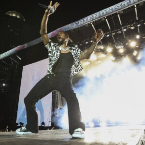 usher-wants-las-vegas-super-bowl-stage:-‘i’d-be-a-fool-to-say-no’