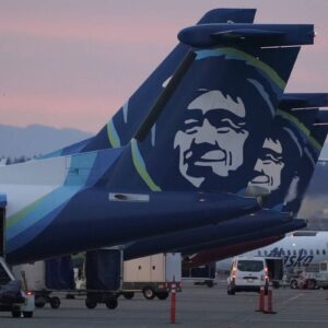 alaska-airlines-737-makes-emergency-landing-after-a-window-blows-out